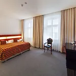 نزل براغ فندق 4*